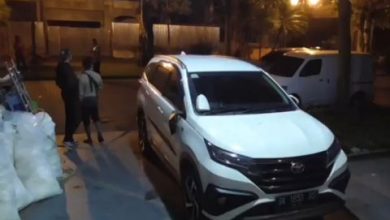 Photo of Rusak Mobil Warga, Kelompok Pemuda Bersenjata Tebar Teror di Perumahan Warga