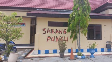 Photo of Aksi Polisi Coret Dinding Polres Luwu ‘Sarang Pungli’, Berikut Kronologinya