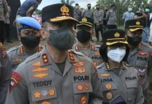Photo of Dikabarkan Ditangkap, Kapolda Jatim Tak Terlihat di Istana