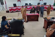 Photo of Bupati Karo Sampaikan Persetujuan Ranperda Tentang APBD Tahun 2023 Disidang Paripurna DPRD Karo