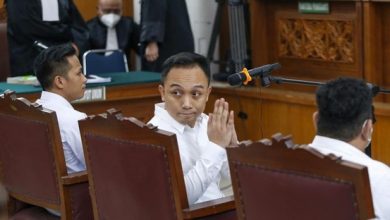 Photo of Ricky Rizal BKO Divpropam tapi Ditugasi Jaga Anak Sambo, Hakim: Luar Biasa
