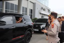 Photo of Kapolresta Deli Serdang Sambut Wakapolda Sumut yang baru di Bandara Kualanamu