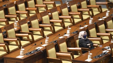 Photo of Formappi Kritik Kinerja DPR: Konsisten Jadi Mitra Setia Pemerintah