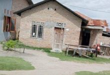 Photo of Polisi Menggerebek Rumah Nelayan di Pantai Cermin, 50 Kg Sabu dan 3 Orang Pelaku Diboyong ke Kantor Polisi