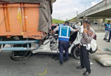 Photo of Honda HRV Seruduk Truk di Jalan Tol, 2 Tewas