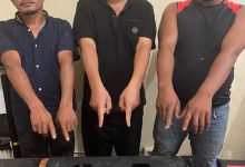 Photo of Ketangkap Polisi, AS Nyanyi dan Seret Dua Kawannya Masuk Sel