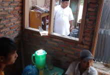 Photo of Camat Galang Tinjau Pengerjaan Bedah Rumah Warga Desa Petangguhan