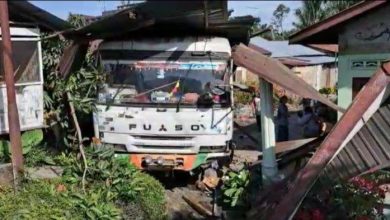 Photo of Truk Tronton Tabrak Dua Rumah di Tebingtinggi Dini Hari