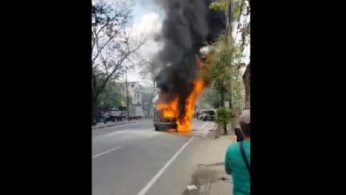 Photo of Mobil Minivan Mewah Terbakar Hebat di Medan, Terdengar 3 Kali Ledakan