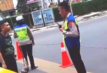 Photo of Dianggap Bikin Macet, Seorang Pria di Medan Maki-maki Polantas karena Penutupan Jalan