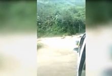 Photo of Air Bah Terjang Ruas Jalan Provinsi di Madina, Videonya Viral di Medsos