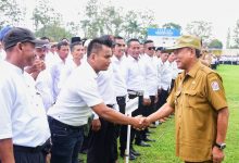 Photo of Bupati H Ashari Tambunan Kukuhkan 11.600 Petugas Satlinmas se Kabupaten Deli Serdang