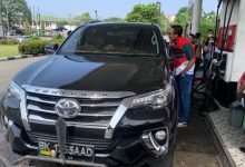 Photo of Stt!! Mobil Mewah Oknum Pejabat PN Medan Kedapatan Isi Minyak di Jalur BBM Subsidi