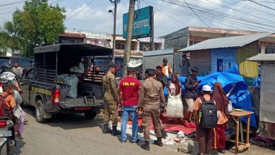Photo of Satpol PP dan WH Aceh Besar Kembali Tertibkan PKL Pasar Keutapang