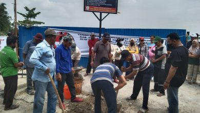 Photo of Gugatan Ditolak Pengadilan, OK Hendri dan Warga Dirikan Plank di HGU Bangun Sari