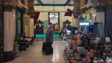 Photo of Pengunjung Nilai Istana Maimun Mirip Pasar, Ini Kata Pengelola…