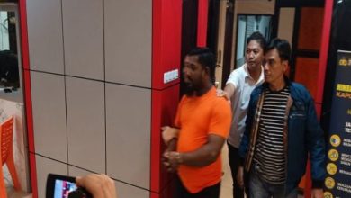 Photo of Terlihat Garang saat Ancam Wartawan, Rakesh Tertunduk Lesu Dijebloskan ke Tahanan