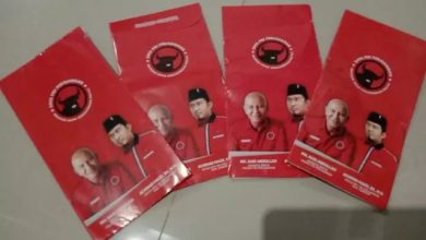 Photo of Bagi-bagi Amplop PDIP Disebut Zakat, Said Didu Sindir Bawaslu: Mana Ada Zakat Dibagi ke Seluruh Jamaah