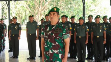 Photo of Danrindam IM memimpin upacara pelantikan kenaikan pangkat personil Rindam IM periode 01 April 2023