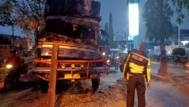 Photo of Tronton Seruduk Dump Truk di Depan BRI Lubuk Pakam