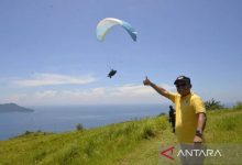 Photo of Bupati Gorontalo Utara Promosikan Objek Wisata Bukit Dunu Paralayang