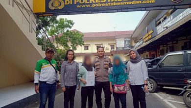 Photo of Tidak Terima Putrinya Dihamili, Warga Hamparan Perak Mengadu ke Polrestabes Medan