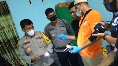 Photo of Pelaku Pembunuhan ASN Dinkes dan Anaknya di Simalungun Ditangkap, Diduga Tetangga