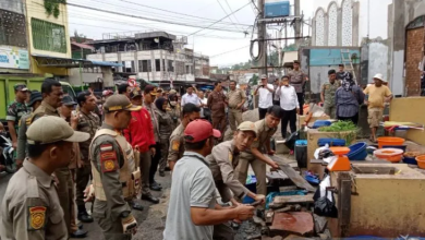 Photo of Tim Terpadu Kota Padangsidimpuan Tertibkan Pedagang Kaki Lima