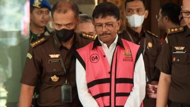 Photo of Daftar 6 Tersangka Korupsi Proyek BTS Kominfo