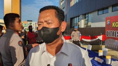 Photo of Polisi Amankan Wabup Rokan Hilir Saat Ngamar Bareng Wanita di Hotel