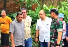 Photo of Bupati Deliserdang Didampingi Kadis Perkim Tinjau Lokasi Banjir di Sembahe