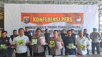 Photo of Penyeludupan 18 Kg Sabu dari Malaysia Digagalkan Polresta Deliserdang