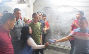 Photo of Guru Honorer Cegat Jokowi, Titip Pesan ‘Please Banget’ Buat Nadiem