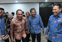 Photo of Serahkan Hibah Aset, Gubernur Edy Mengaku Sakit Hati Dikritik Ombudsman