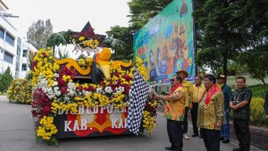 Photo of Pesta Bunga dan Buah Dibuka, Sekda Kabupaten Karo Lepas Kontingen Mobil Hias