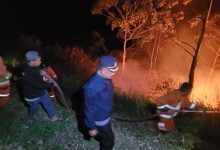 Photo of Antisipasi Meluasnya Api, Polres Karo Bantu Pemadaman