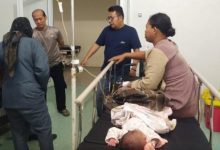 Photo of Diturunkan di Tengah Jalan karena Kurang Ongkos, Ibu Gendong Bayi di Padang Lawas Pingsan