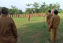 Photo of Camat Pantai Labu Santuni Kaum Dhuafa Usai Laksanakan Apel Gabungan