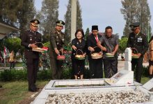 Photo of Peringatan Hari Veteran Nasional, Forkopimda Karo Ziarah dan Tabur Bunga di Makam Pahlawan