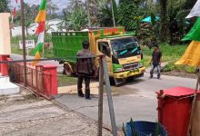 Photo of Truk Getah Pinus Distop Anggota Ormas, Ketua PKN Dihajar Kungfu Sipayung