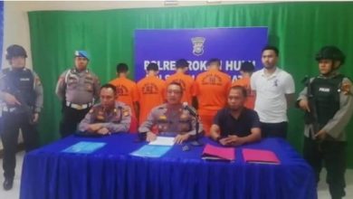 Photo of Polsek Ujungbatu Riau Berhasil Tangkap Pelaku Penggelapan Barang Toko Bintang Abadi Senilai 1,2 Milyar