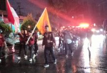 Photo of Peserta Pawai Taptu Untuk Penyambutan HUT RI Ke-78 Diguyur Hujan