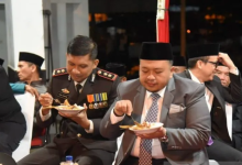 Photo of Malam Taptu, Bupati Bersama Forkopimda Tapsel Borong Sate
