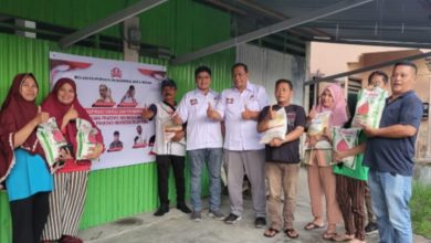 Photo of Relawan Persatuan Nasional Kota Medan Serap Aspirasi Warga dan Beri Tali Asih