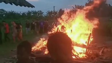 Photo of Diduga Jadi Tempat Prostitusi, Warga Bakar Warung Tuak di Deliserdang