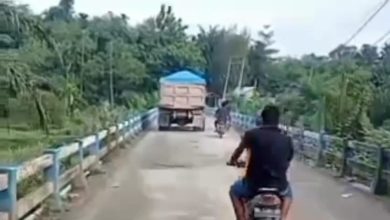 Photo of Sopir Truk Galian C Membandel, Kades Tadukan Raga Bakal Pasang Portal Jembatan Sei Basah