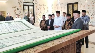 Photo of Presiden Ir H Joko Widodo Serahkan Al-Qur’an Raksasa