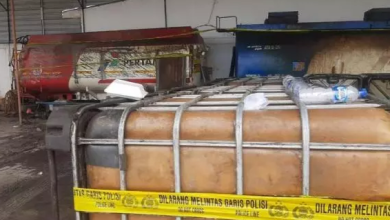 Photo of Gudang BBM Ilegal di Labuhan Deli Digerebek Polda Sumut, Ditemukan 21 Ton Solar