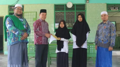 Photo of 40 Santri Ponpes AL – Hakimiyah Terima Bantuan Beasiswa dari Kakan Kemenag Palas