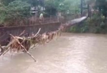 Photo of Jembatan Gantung di Nias Barat Hancur Diterjang Banjir, Warga Berharap Segera Diperbaiki
